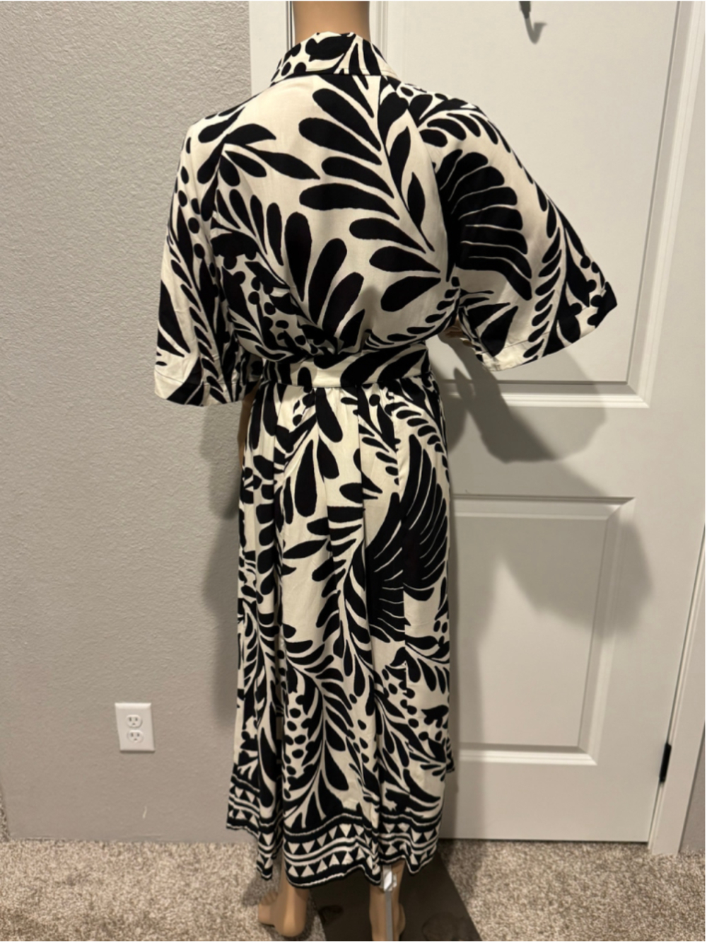 H&M Black and White Botanical Print Maxi Shirt Dress - Picture 3 of 11